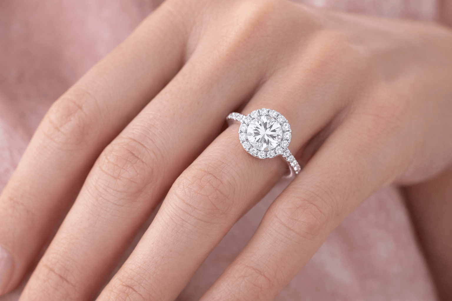 Lab Grown Diamond Rings UAE shop now - Alymwndw