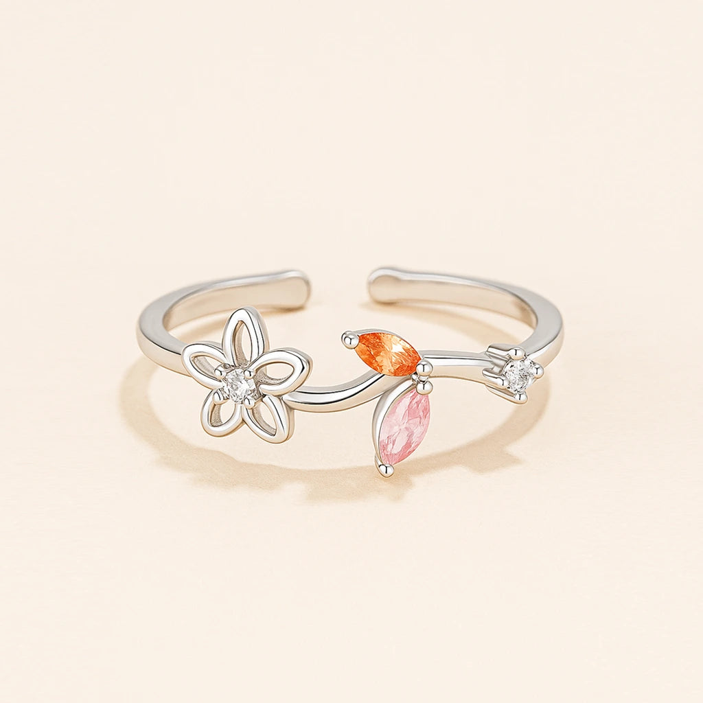 Adjustable 925 silver open ring with detailed flower design