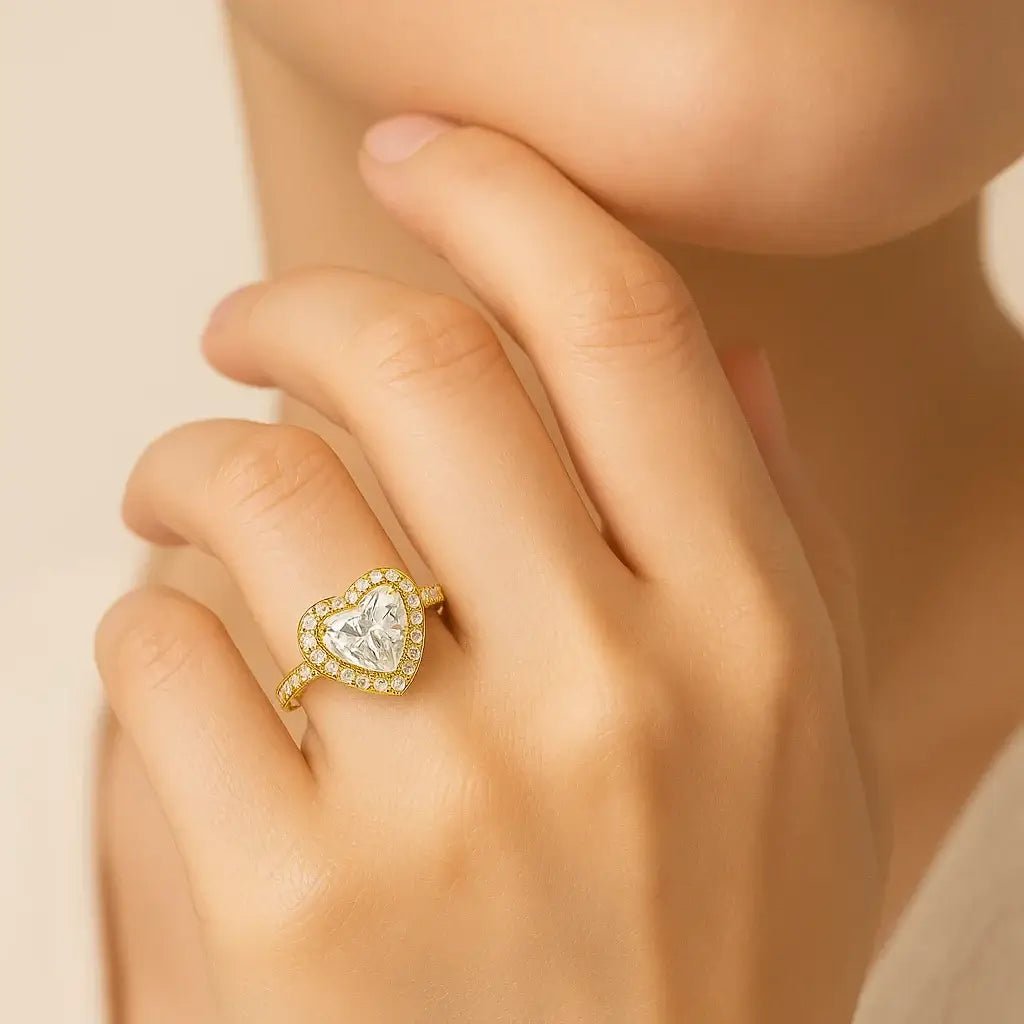 Heart Halo Elegance • 1 Carat Heart‑Cut Moissanite Ring in Gold‑Plated 925 Silver - Alymwndw