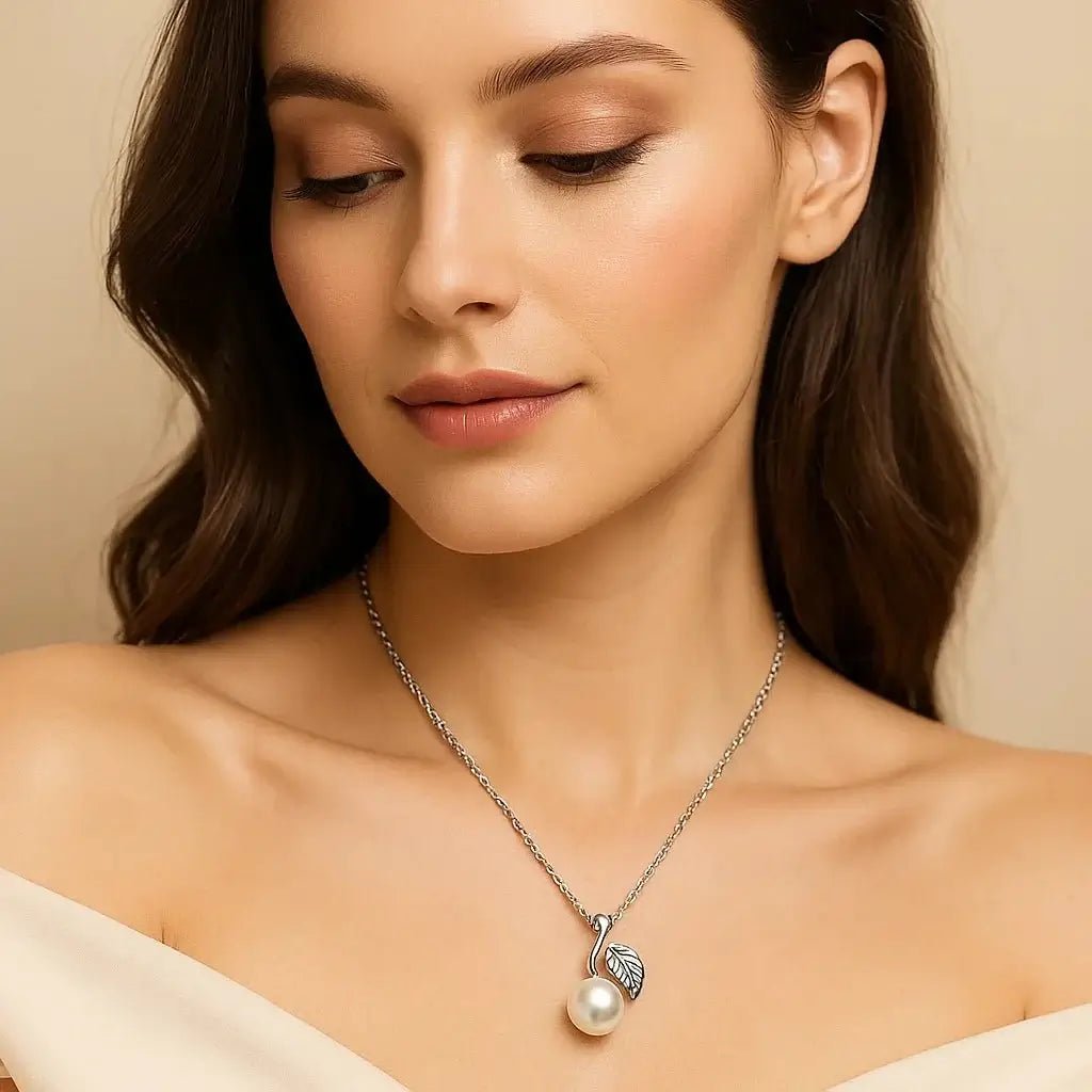 Serene Leaf – Freshwater Pearl Necklace in 925 Silver - Alymwndw